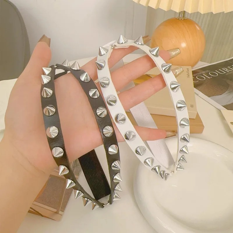 Double Row Cone Spike Leg Gart - огляд і ціна Body Jewelry Ends